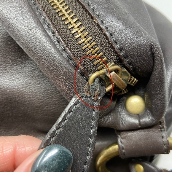 KATE LANDRY | Embossed Leather Shoulder Bag - Picture 15 of 16